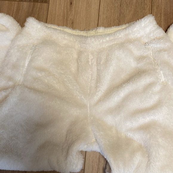 (SOLD) OFFLINE AERIE XL Offwhite sherpa zipper pocket cozy warm jogger pants - Picture 1 of 9